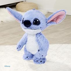 Este adorable peluche de Stitch de 25 cm de altura está confeccionado en felpa ultrasuave de un intenso tono azul celeste y presenta orejas alargadas con interior rosa claro, vientre 