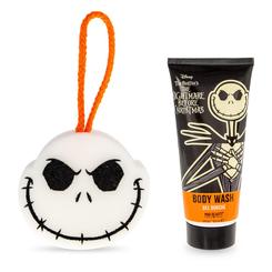 ¡Vive la magia de Pesadilla antes de Navidad con el Set de Regalo para Baño Jack! Este cautivador set te permitirá disfrutar de una experiencia única y llena de encanto, mientras te cuidas y mimas con la esencia de Jack Skellington.