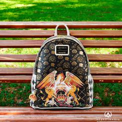 Celebra el legado musical de Queen con estilo llevando contigo esta increíble mochila mini Logo Crest de Queen by Loungefly. Con licencia oficial y elaborada con materiales de alta calidad como poliéster y cuero PU