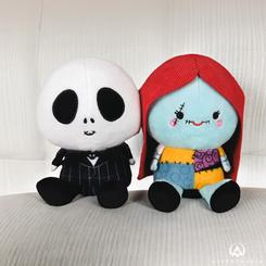 Algunas cosas simplemente están mejor juntas, como los enamorados Jack Skellington y Sally de "Pesadilla antes de Navidad" de Disney y Tim Burton. Este adorable dúo de peluches es el regalo perfecto