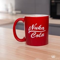 Imagina disfrutar de tu bebida favorita en una auténtica Taza Nuka Cola Red, directamente desde el mundo post-apocalíptico de Fallout. Esta taza, con licencia oficial, es más que un recipiente