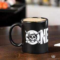 ¿Eres fan de One Piece? 

Entonces no te pierdas la taza One Piece Logo Netflix, el complemento perfecto para los fans de la serie.

Esta taza de cerámica de alta calidad tiene una capacidad de 350 ml