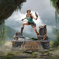 Explora cada detalle de esta impresionante estatua de PVC de Lara Croft, la icónica aventurera de "Tomb Raider". Con una altura de 24 cm, esta figura captura la esencia y el espíritu indomable del personaje