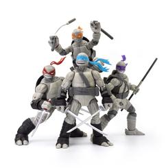 ¡Cowabunga, dudes! Las legendarias Tortugas Ninja están listas para la acción con este increíble pack de figuras de acción BST AXN de The Loyal Subjects. Este conjunto incluye a las cuatro tortugas y sus respectivos accesorios,