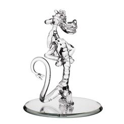 Figura oficial de Mushu basado en el clásico de Disney Mulan. Esta preciosa figura está realizada en vidrio transparente con unas dimensiones aproximadas de 7,5 x 3 cm. Decora tu rincón preferido con esta preciosa figura de Mushu. 