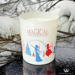 La vela Frozen edición limitada "Magical Moments" es una creación única que evoca la dulce magia del invierno. La nieve se presenta como una reina caída de las nubes, y el silencio del invierno se ve interrumpido solo por las sutiles fragancias de menta 