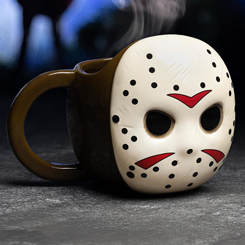 Disfruta de tus bebidas favoritas con un toque aterrador con esta impresionante taza 3D de la máscara de Jason Voorhees, inspirada en la icónica película *Friday the 13th*. 