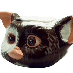 Preciosa taza en 3D de la carita de Gizmo basada en la saga de Los Gremlins. Esta preciosa tacita está fabricada en dolomita de alta calidad y tiene una capacidad de 200 ml. 