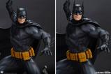 09-DC-Comics-Estatua-16-Batman-Black-and-Gray-Edition-50-cm.jpg
