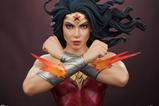 04-DC-Comics-Estatua-Premium-Format-Wonder-Woman-Saving-the-Day-50-cm.jpg