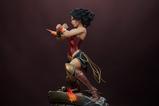 07-DC-Comics-Estatua-Premium-Format-Wonder-Woman-Saving-the-Day-50-cm.jpg