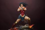10-DC-Comics-Estatua-Premium-Format-Wonder-Woman-Saving-the-Day-50-cm.jpg