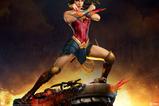 18-DC-Comics-Estatua-Premium-Format-Wonder-Woman-Saving-the-Day-50-cm.jpg