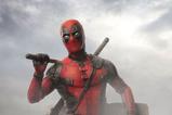 02-deadpool-3-estatua-110-art-scale-deadpool-21-cm.jpg