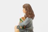 02-Figura-Hermione-Granger-con-libros.jpg