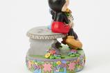 06-figura-mickey-y-minnie-en-el-banco.jpg