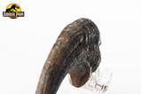 01-Jurassic-Park-ECC-Elite-Creature-Line-Estatua-Velociraptor-Foot-Claw-Prop-16-c.jpg