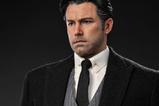 15-Justice-League-Estatua-14-Bruce-Wayne-Ben-Affleck-51-cm.jpg