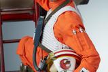 11-Star-Wars-Estatua-Premium-Format-Luke-Skywalker--XWing-Red-Five,-Standing-B.jpg