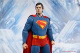 07-Superman-2025-Figura-14-Superman-45-cm.jpg