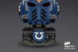 01-warhammer-40,000-captain-mkx-helmet--display-stand-ultramarines-44-cm.jpg