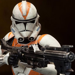 Detallada figura Deluxe 212th Clone Trooper de la línea “Militaries of Star Wars” creada por la firma Sideshow para Star Wars.