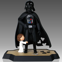 Figura de Darth Vader y su hija Leia realizada por la firma Gentle Giant. Sin duda esta figura realizada en poliresina con una altura aproximada de 25 cm., 