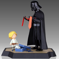 Figura de Darth Vader y su hijo Luke Skywalker realizada por la firma Gentle Giant. Sin duda esta figura realizada en poliresina que ha sido terminada, pintada y numerada a mano hará las delicias de los amates de la sensacional saga de Star Wars. 