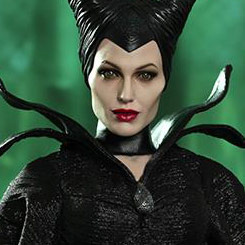 Sensual figura Movie Masterpiece Edición Limitada de Maléfica basada en la película del mismo nombre interpretada por Angelina Jolie, la figura ha sido creada por la firma Hot Toys basándose en los bocetos originales de Disney