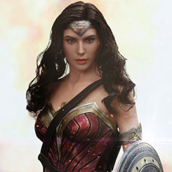 Figura Movie Masterpiece Edición Limitada de Wonder Woman basado en la película ” Batman v Superman Dawn of Justice” interpretado por Gal Gadot, 