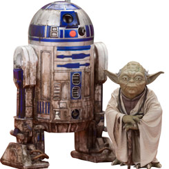 Pack compuesto por Yoda y R2-D2 estas figuras pertenecen a la serie ArtFX original de “Star Wars” creada por Kotobukiya realizada en vinilo con aproximadamente de 7 cm. y 10 cm. de altura