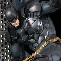 Brutal figura de Batman de la línea ARTFX+ realizada por la firma Kotobukiya. La figura basada en el videojuego Batman: Arkham Knight. 