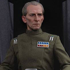 Deslumbrante figura Edición Limitada de Grand Moff Tarkin creada por la firma Hot Toys para Star Wars, la figura con más de 30 puntos de articulación hace casi posible cualquier posición