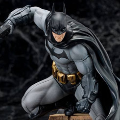 Majestuosa figura de Batman de la línea ARTFX+ realizada por la firma Kotobukiya. La figura basada en el videojuego Batman: Arkham City.