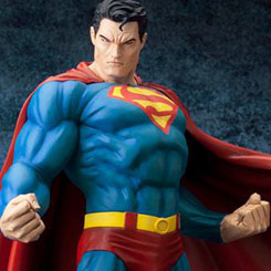 Impresionante figura de Superman de la línea ARTFX realizada por la firma Kotobukiya. La figura basada en el comic de Jim Lee de Superman For Tomorrow.