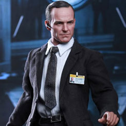 Detallada figura Movie Masterpiece Edición Limitada del agente del S.H.I.E.L.D. Phil Coulson de Los Vengadores.