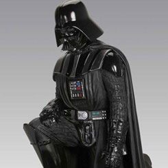 Figura de Darth Vader realizada por la firma Gentle Giant. Sin duda esta figura realizada en poliresina con una altura aproximada de 20 cm., que ha sido terminada, pintada y numerada a mano.