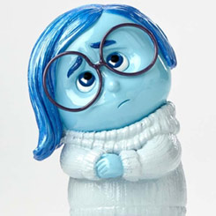 Figura de Tristeza basado en el clásico de Disney “Inside Out”. Realizada en resina (Polyresin) y pintada a mano con una altura aproximada de 9 cm., 