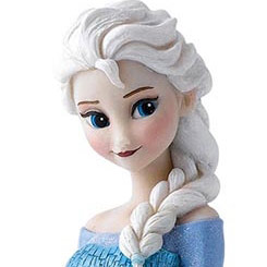 Detallada figura de Elsa "The Snow Queen" de la línea Enchanting Disney Collection basada en el clásico 'Frozen: El reino de hielo' de (2013).