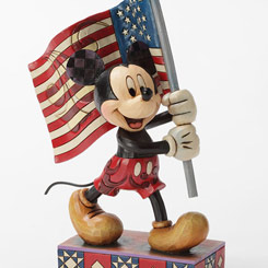 Figura de Mickey Mouse con la bandera de Estados Unidos de América, con una altura aproximada de 18 cm., se ha mezclado la magia de las figuras de Walt Disney...