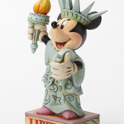 Figura de Minnie Mouse disfrazada de la Estatua de la Libertad, con una altura aproximada de 18 cm., se ha mezclado la magia de las figuras de Walt Disney...