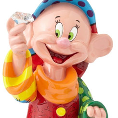 Deslumbrante figura de Mudito 80Th Anniversary realizada por el pintor y escultor Romero Britto, titulada Dopey 80th Anniversary. 