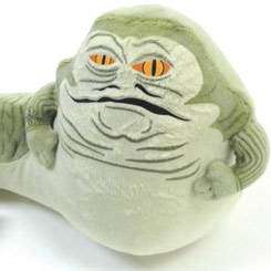 Peluche oficial de Jabba the Hutt basado en la saga Star Wars de George Lucas. Ahora puedes disfrutar con este divertido y malvado peluche oficial de Jabba con unas dimensiones aproximadas de 27 x 17 x 14 cm.