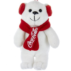 Nostálgico oso polar de peluche de Coca-Cola con orejeras rojas. Darling Coke Bear cuenta con un gran logotipo de Coca-Cola en su bufanda roja, orejeras rojas con un colgador