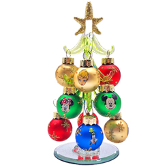 ¡Ilumina tu hogar con la magia de Disney en esta temporada festiva con este encantador Árbol de Navidad de vidrio! Inspirado en los personajes atemporales de Disney, este árbol de Navidad de aproximadamente 15 cm
