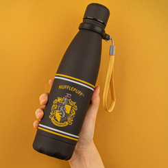 Botella de agua metálica de Hufflepuff basado en la saga de Harry Potter. Llévate un poco de la magia de Harry Potter allá donde vayas y mantente siempre bien hidratado. 