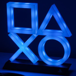 Llamativa lámpara en forma de los famosos Iconos de PlayStation 5 XL. Esta preciosa lámpara tiene unas medidas aproximadas de 6 x 32 x 35 cm. Enciéndelo y disfrutaras del mejor complemento luminoso para tu sala de videojuegos. 