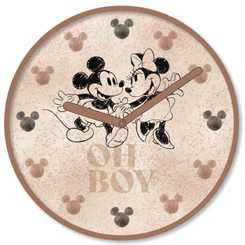 Precioso reloj de pared de Mickey y Minnie Mouse basado en los famosos personajes de Walt Disney. Este precioso reloj de pared está realizado en plástico y tiene un diámetro aproximado de 25 cm. 