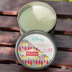 Vela perfumada Disney Dumbo "Circus" en cera 100% vegetal. ¿Qué comemos cuando vamos al circo (con moderación, diría mi abuela)? ¡Dulces por supuesto! El dulce aroma de esta vela gourmet de fresa 