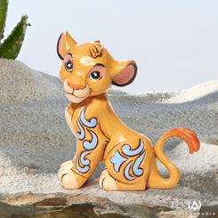 Figura de Simba Mini del Clásico de El Rey León (The Lion King), Jim Shore ha elaborado esta figura con unos 7,5 cm., de altura en donde se ha mezclado la magia de las figuras de Walt Disney